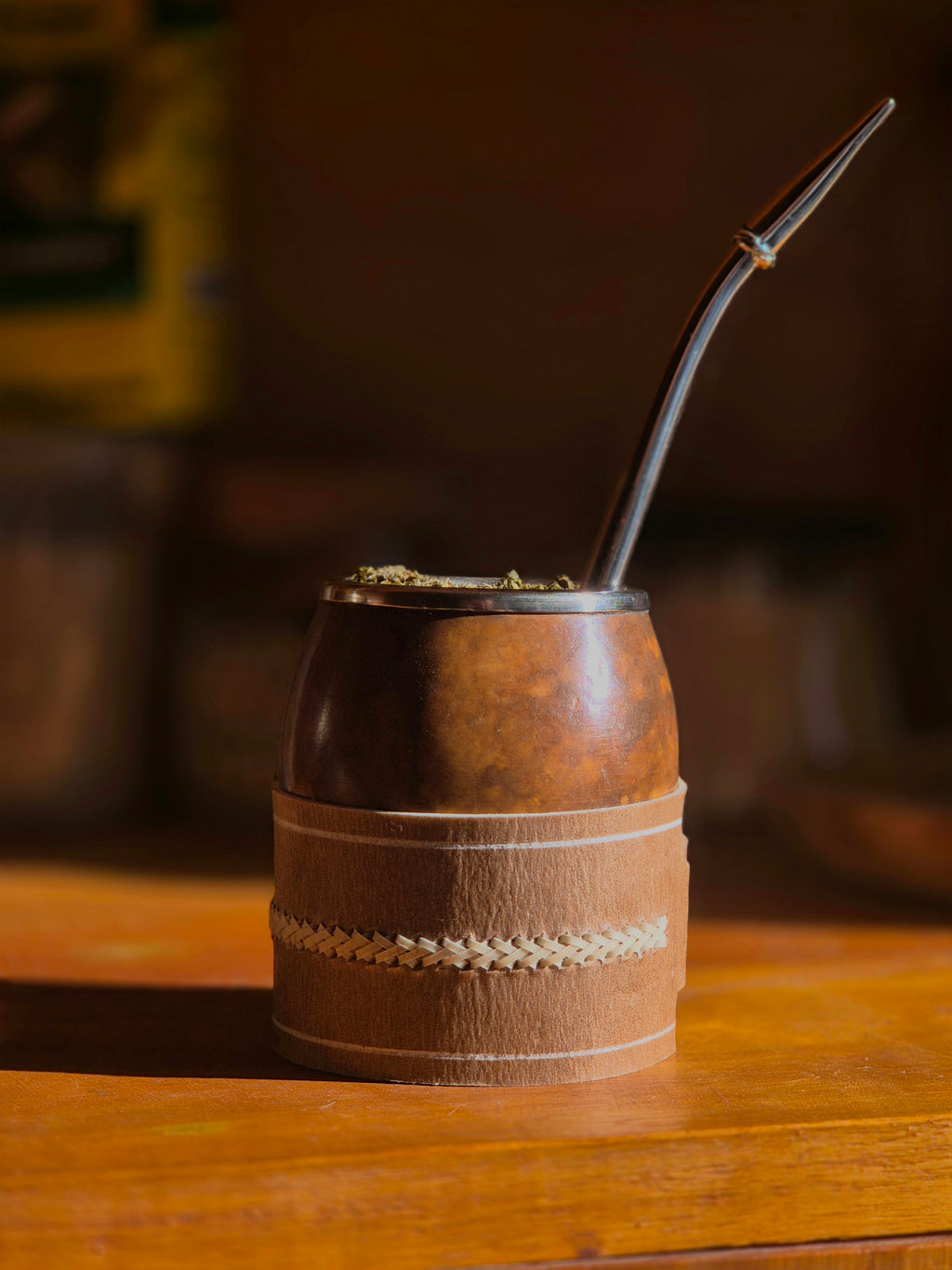 The Sleek Flat-Rim Mate Kit - Premium Leather Stand Included