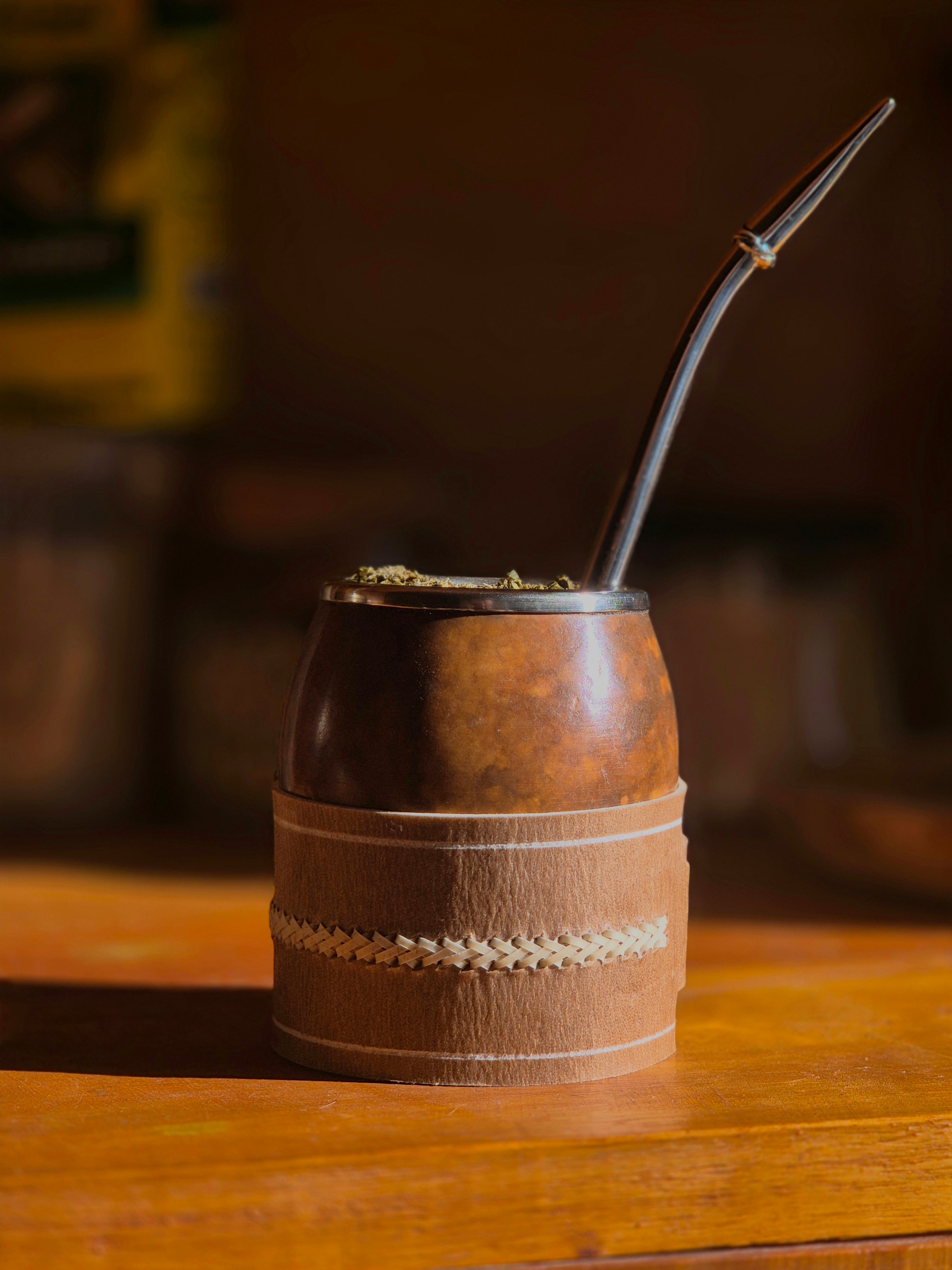 The Sleek Flat-Rim Mate Kit - Premium Leather Stand Included