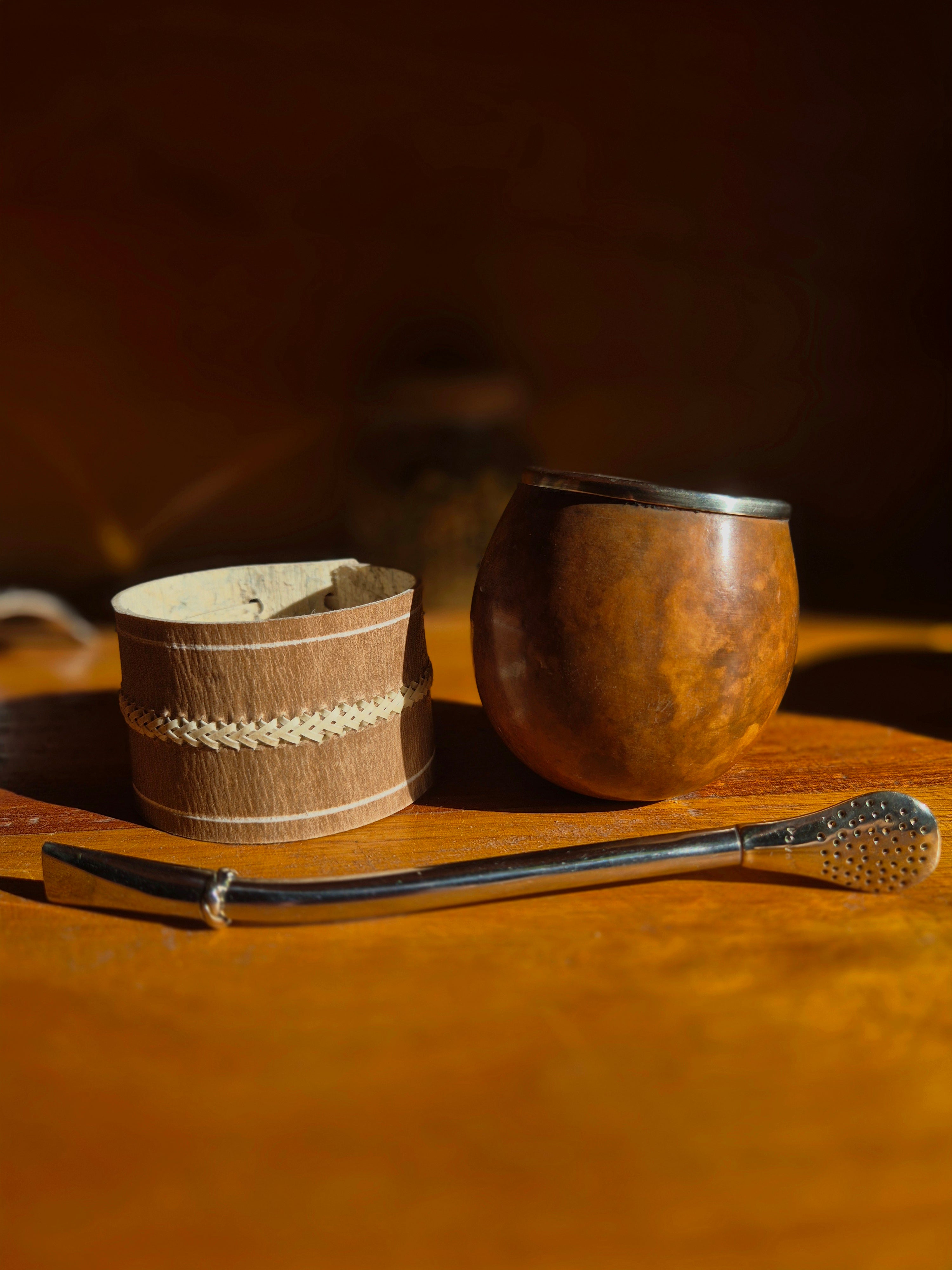 The Sleek Flat-Rim Mate Kit - Premium Leather Stand Included