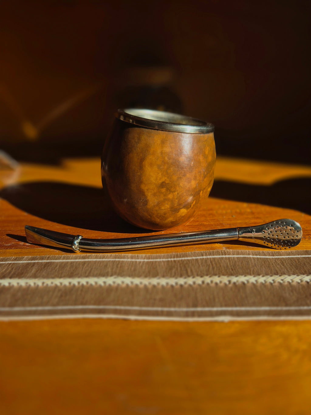 The Sleek Flat-Rim Mate Kit - Premium Leather Stand Included
